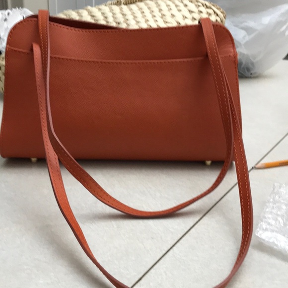 Divina Firenez Handbags - Divina Fireeze leather structured beautiful purse.